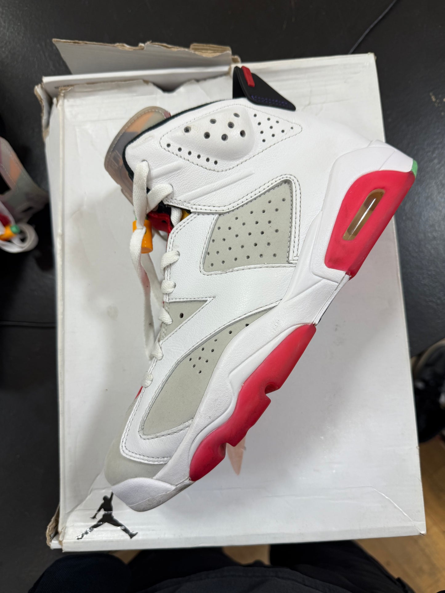 Pre owned jordan 6 hare